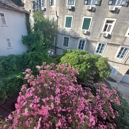 App Old Garden House Apartment