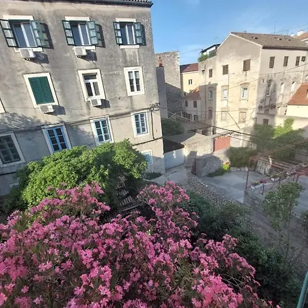 App Old Garden House Apartamento Šibenik