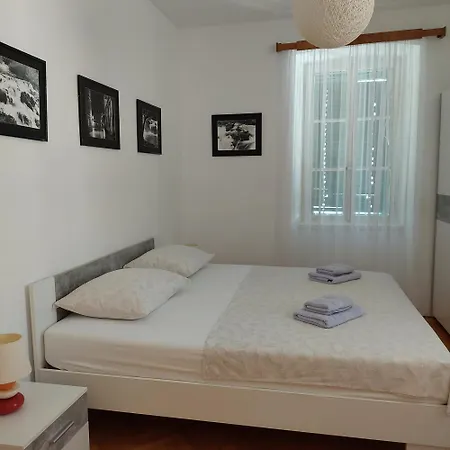App Old Garden House Apartment Sibenik
